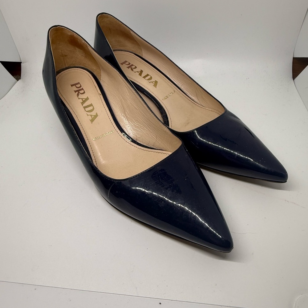 Prada Women's Elegant navy patent leather Heels - Picture 2 of 13